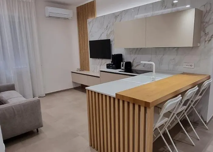 T&t Luxury Int 5 Apartment