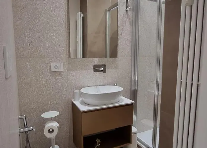 T&t Luxury Int 5 Apartment